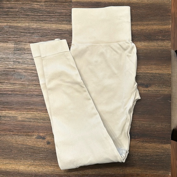 Cream leggings - Picture 1 of 3